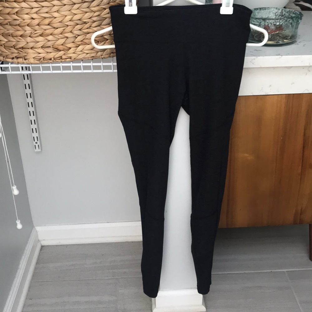 Dark grey workout leggings.